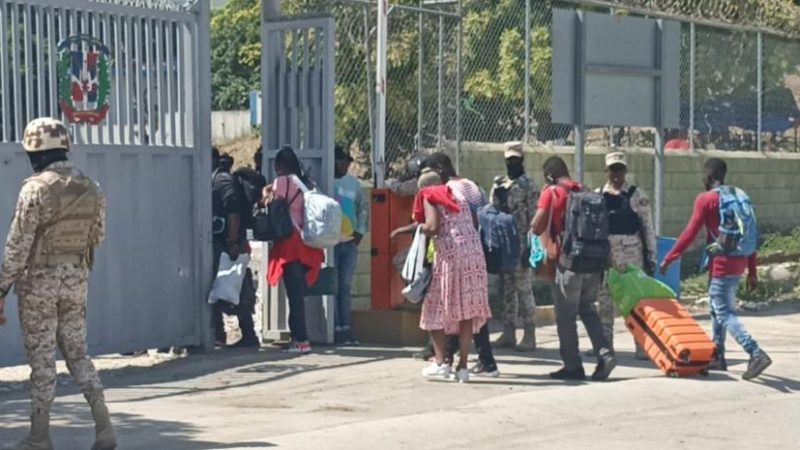 À Elías Piña, des Haïtiens autorisés à sortir par une petite porte frontière