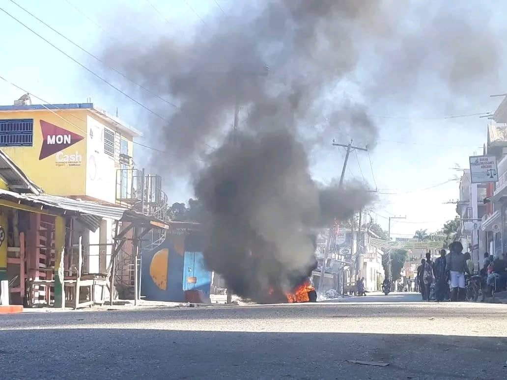 Appel à la désobéissance civile en Haïti : manifestations antigouvernementales dans plusieurs villes”