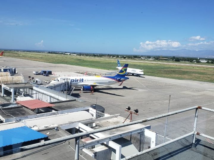 Chaos à l’Aéroport de Port-au-Prince : Vols annulés suite à des tirs