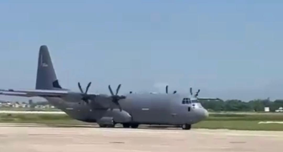 L’Aéroport Toussaint Louverture accueille un avion militaire américain