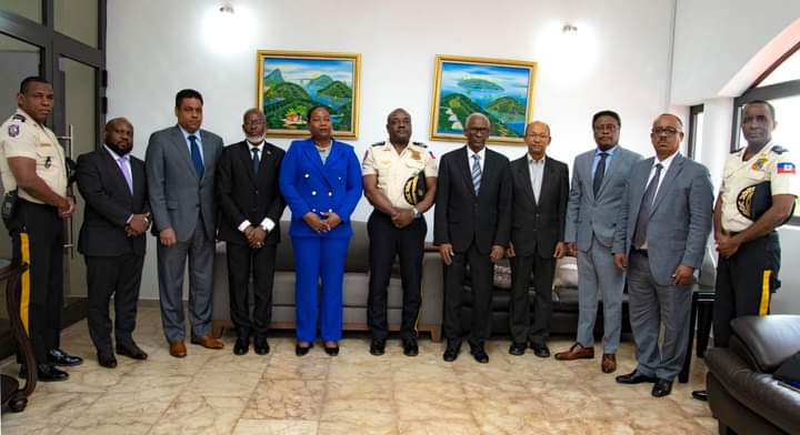 Le Conseil Présidentiel rencontre le Haut État-Major de la Police Nationale d’Haïti